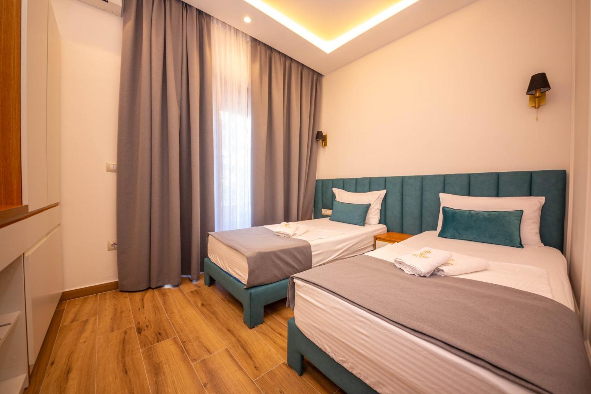 Hotel Vila Misiri Durres Bagian luar foto