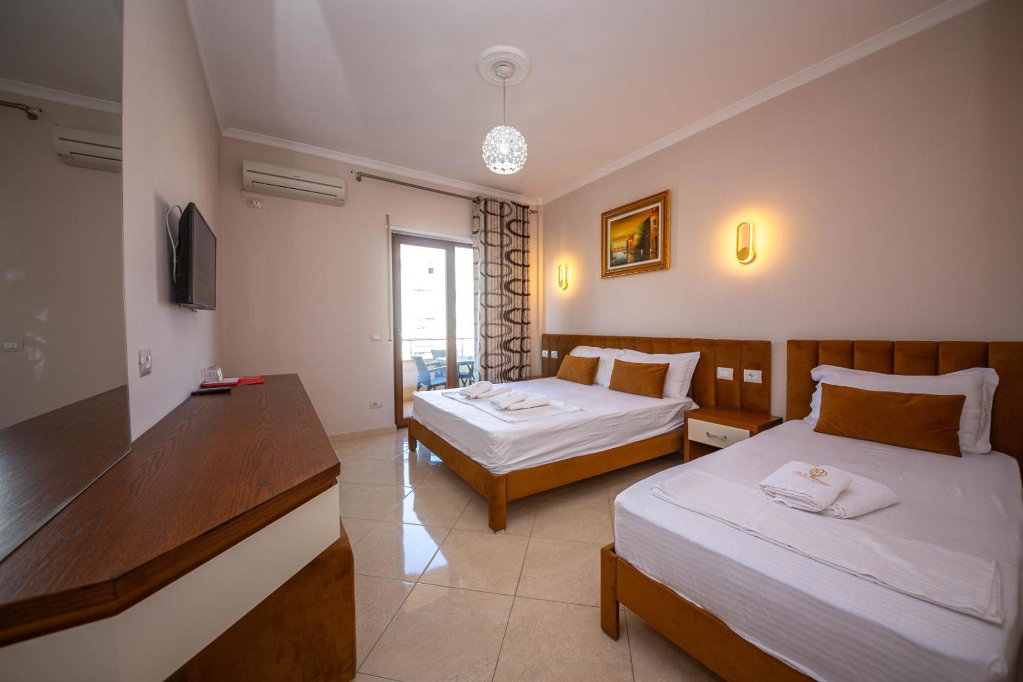 Hotel Vila Misiri Durres Bagian luar foto