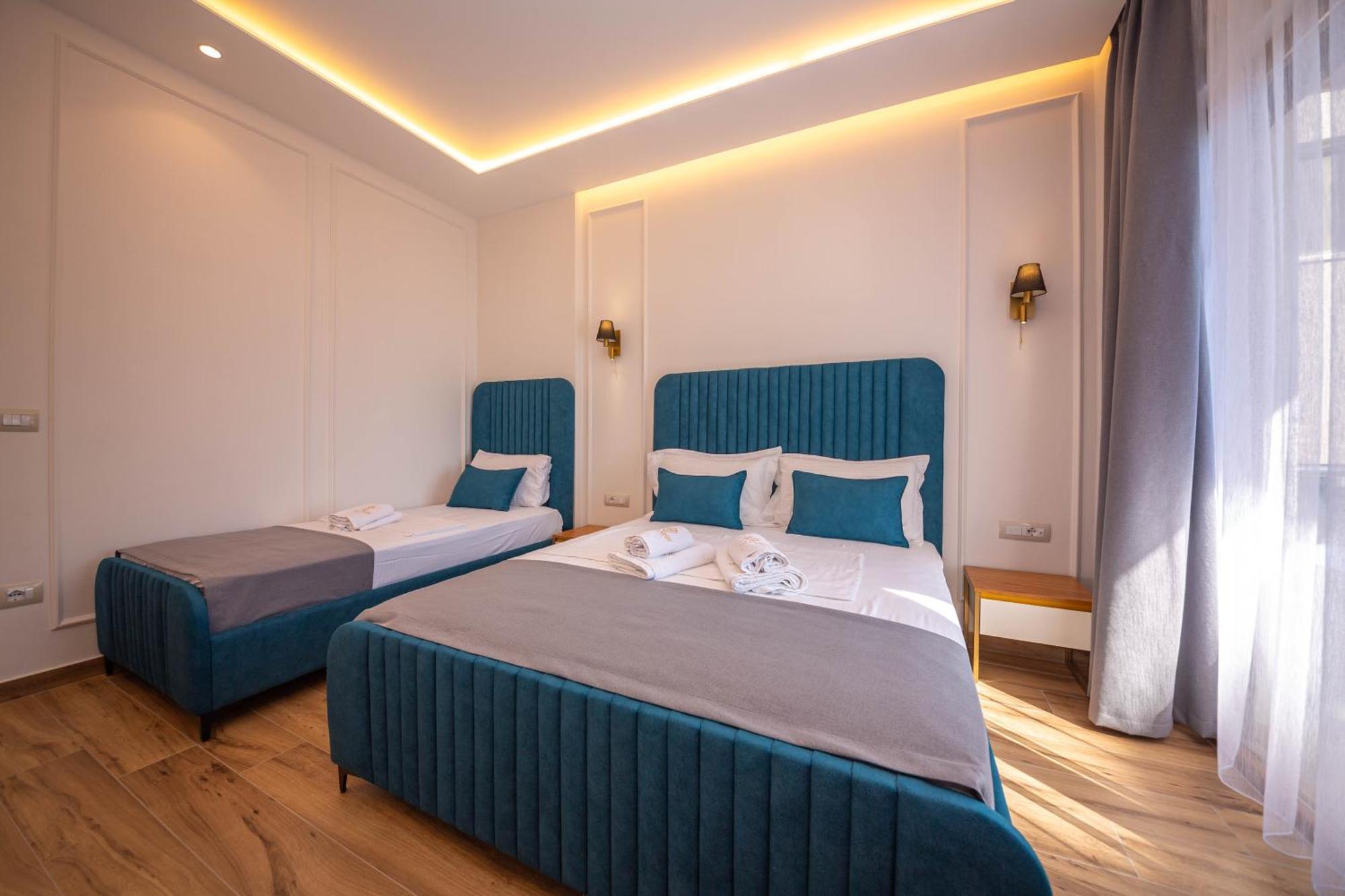 Hotel Vila Misiri Durres Bagian luar foto