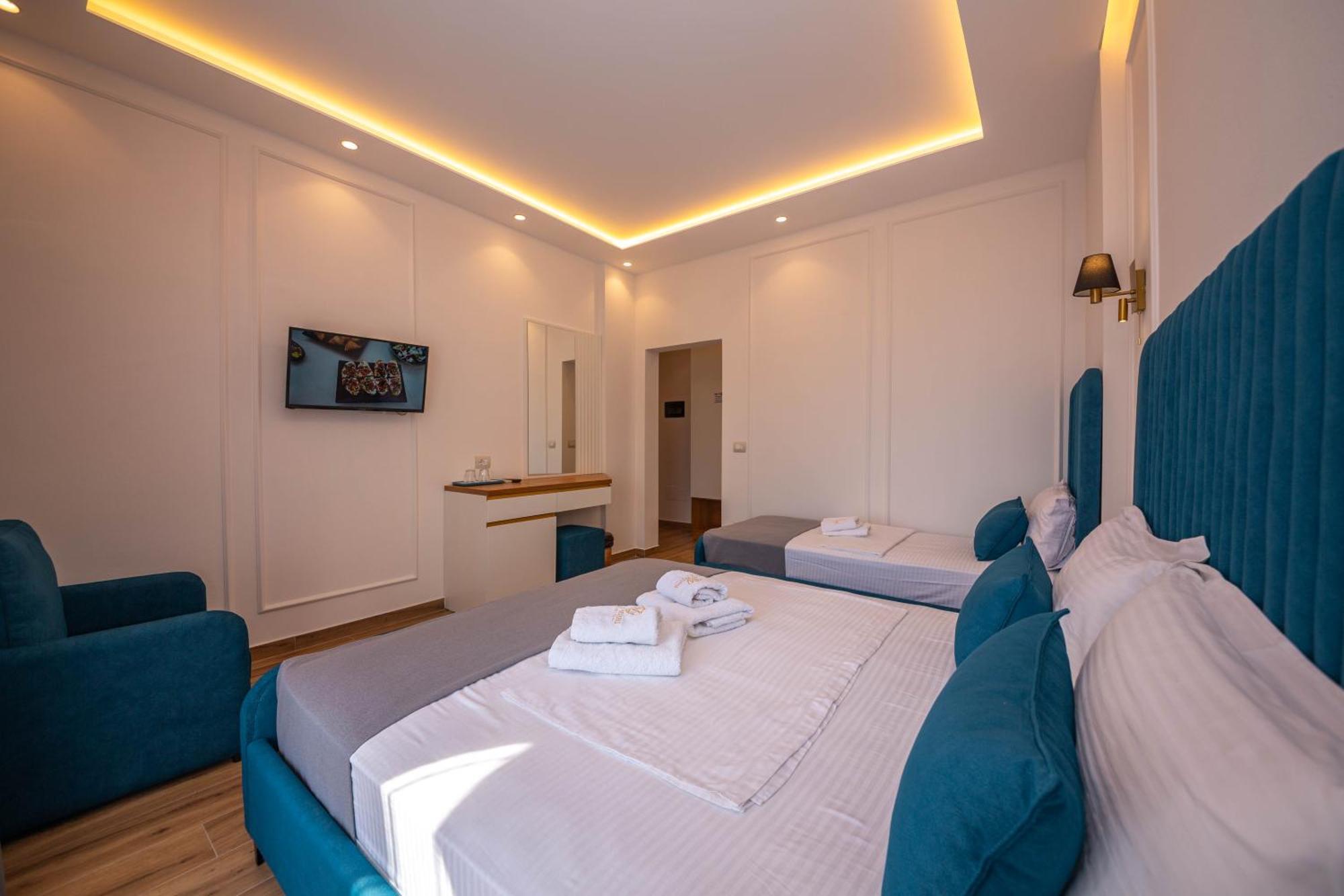 Hotel Vila Misiri Durres Bagian luar foto