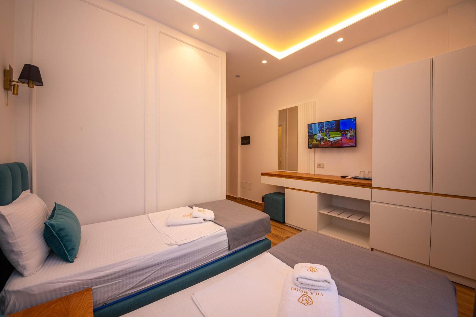 Hotel Vila Misiri Durres Bagian luar foto