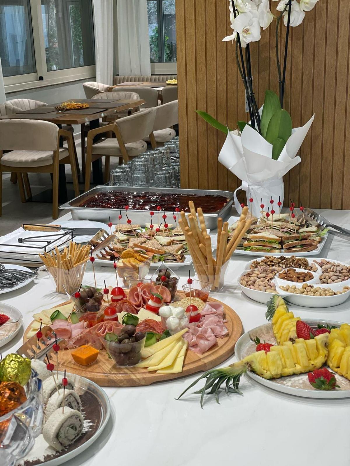 Hotel Vila Misiri Durres Bagian luar foto